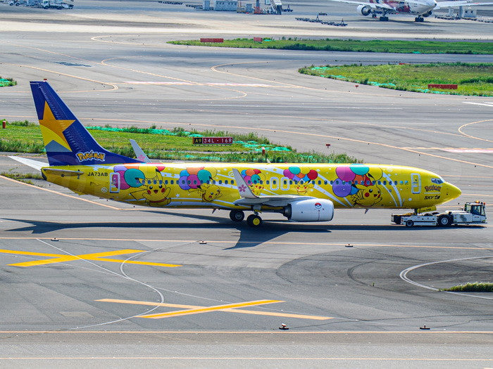 Phoenix Skymark Airlines Boeing 737-800 'Pikachu' JA73AB 1/400 Aircraft Scale Model