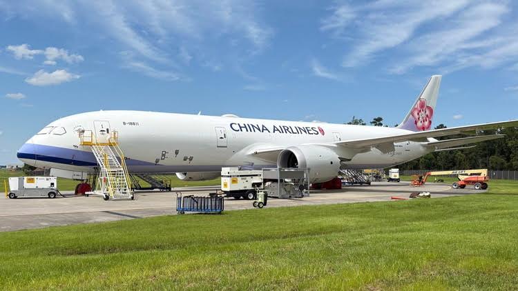 Phoenix China Airlines Boeing B787-9 B-18811 1/400 Aircraft Scale Model