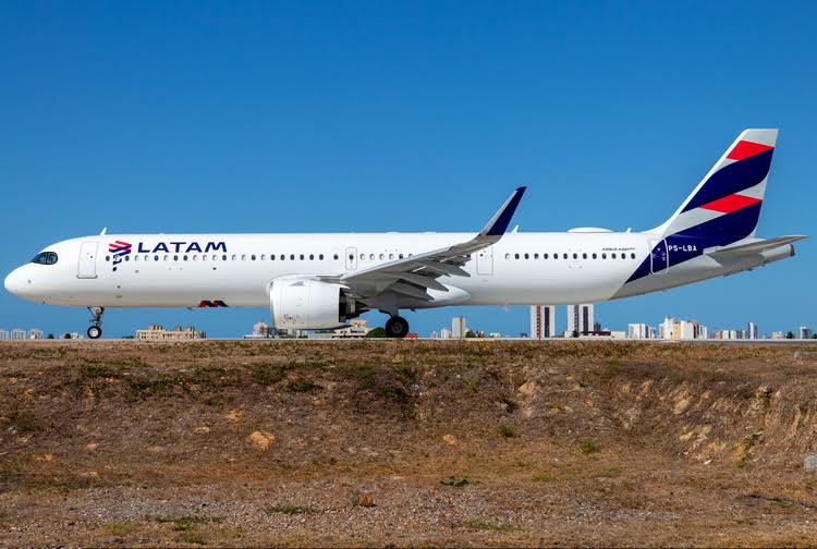 Phoenix LATAM Airbus A321neo PS-LBA 1/400 Aircraft Scale Model