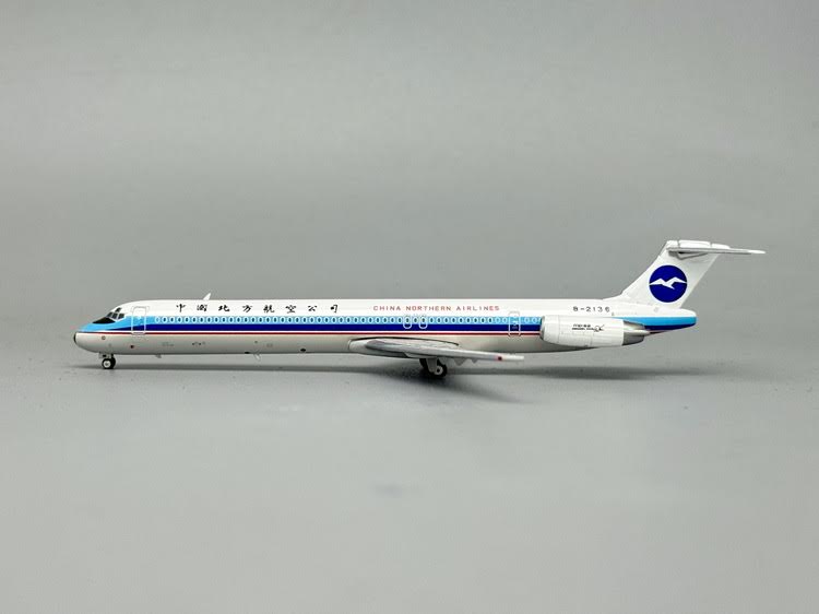Phoenix China Northern Airlines McDonnell Douglas MD-82 B-2136 1/400 Aircraft Scale Model