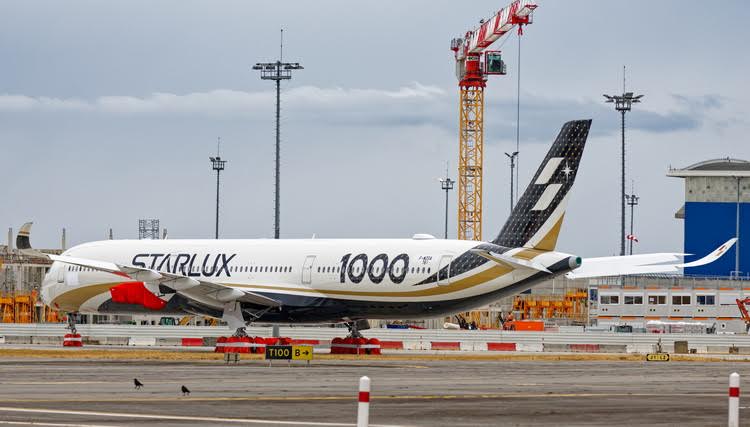 Phoenix Starlux Airlines Airbus A350-1000 B-58551 1/400 Aircraft Scale Model