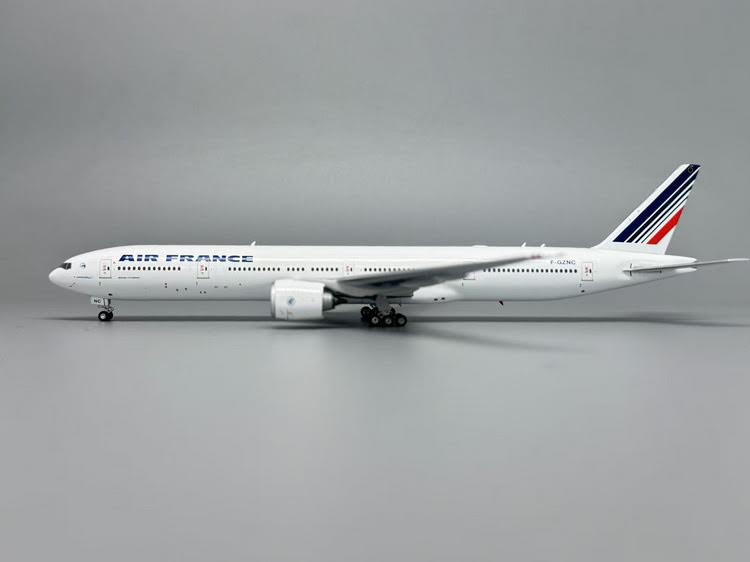 Phoenix Air France Boeing B777-300ER F-GZNC 1/400 Aircraft Scale Model