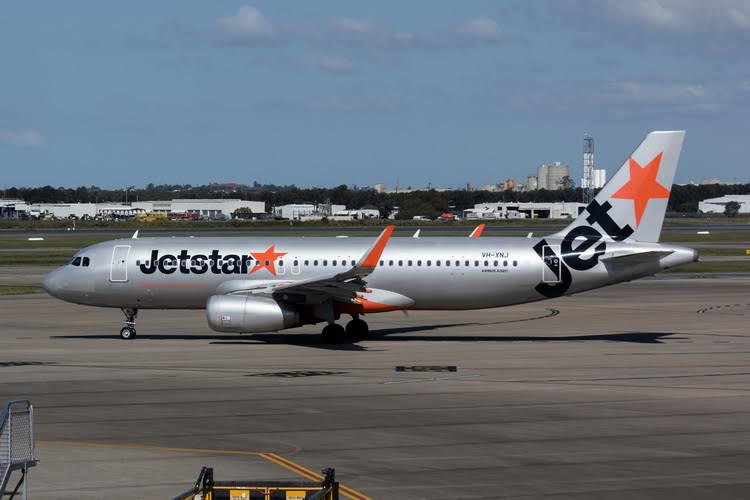 Phoenix JetStar (Australia) Airbus A320 VH-XNJ 1/400 Aircraft Scale Model