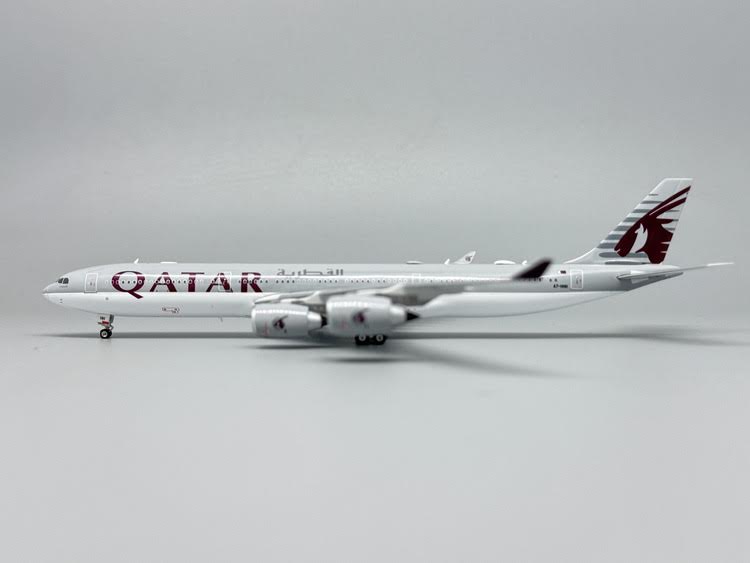 Phoenix Qatar Amini Flight Airbus A340-500 A7-HHH 1/400 Aircraft Scale Model