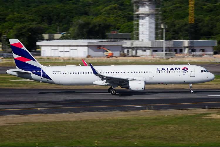 Phoenix LATAM Airbus A321-200 PT-XPQ 1/400 Aircraft Scale Model