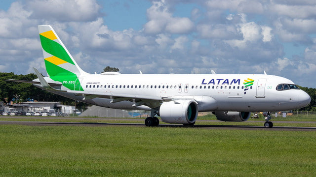 Phoenix LATAM Airbus A320neo PR-XBG 1/400 Aircraft Scale Model
