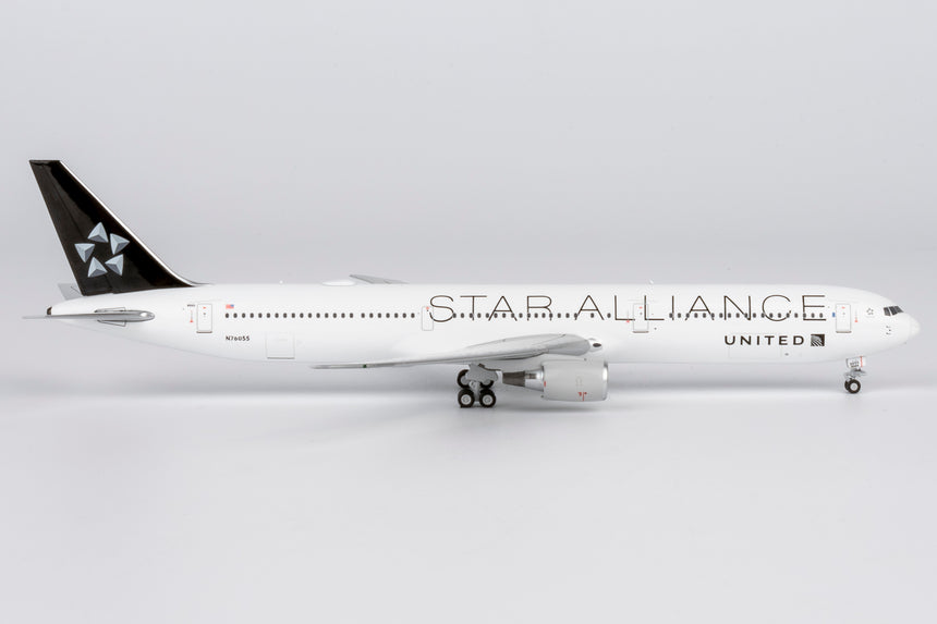 NG Models United Airlines (Star Alliance livery) Boeing 767-400ER N76055 1/400 Aircraft Scale Model