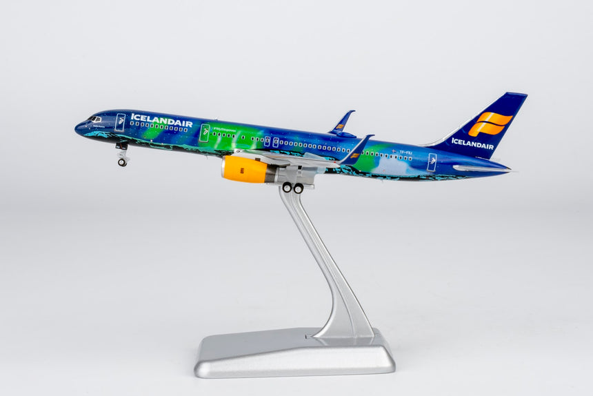 NG Models Icelandair Boeing B757-200/w A321 TF-FIU Aurora (Northern Lights); (Ultimate) 1/400 Aircraft Scale Model