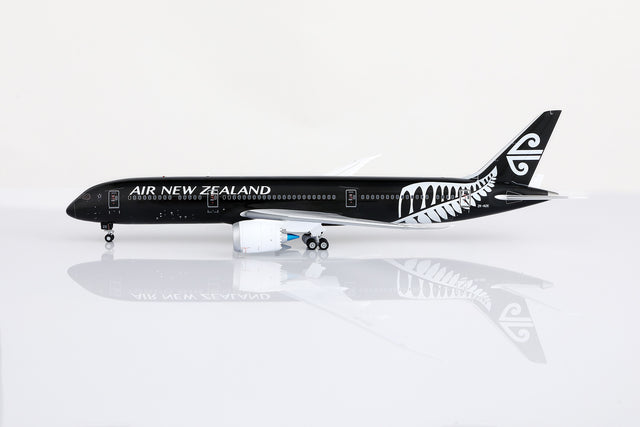 SQ Wings AIR NEW ZEALAND All Black livery Boeing B787-9 ZK-NZE 1/200 Aircraft Scale Model
