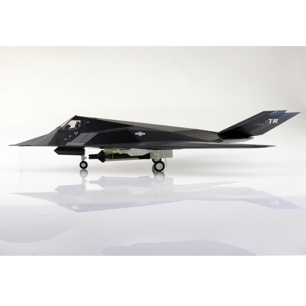 Hobby Master F-117A Nighthawk 84-0809, USAF, 2022 (with Extra 2 x B57 & B61 Bombs) 1/72 Aircraft Scale Model