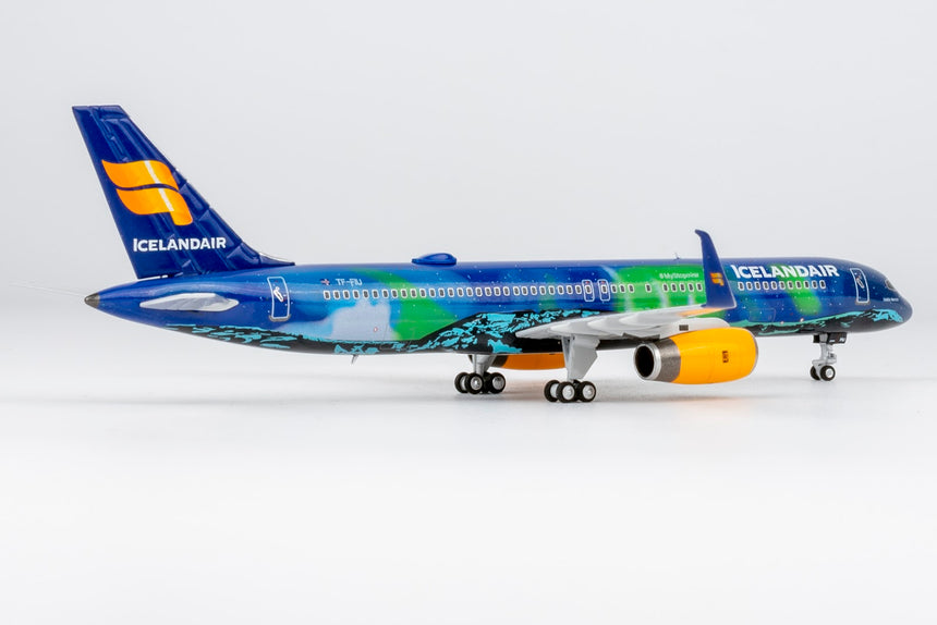 NG Models Icelandair Boeing 757-200/w TF-FIU Aurora (Northern Lights) Aircraft Scale Model