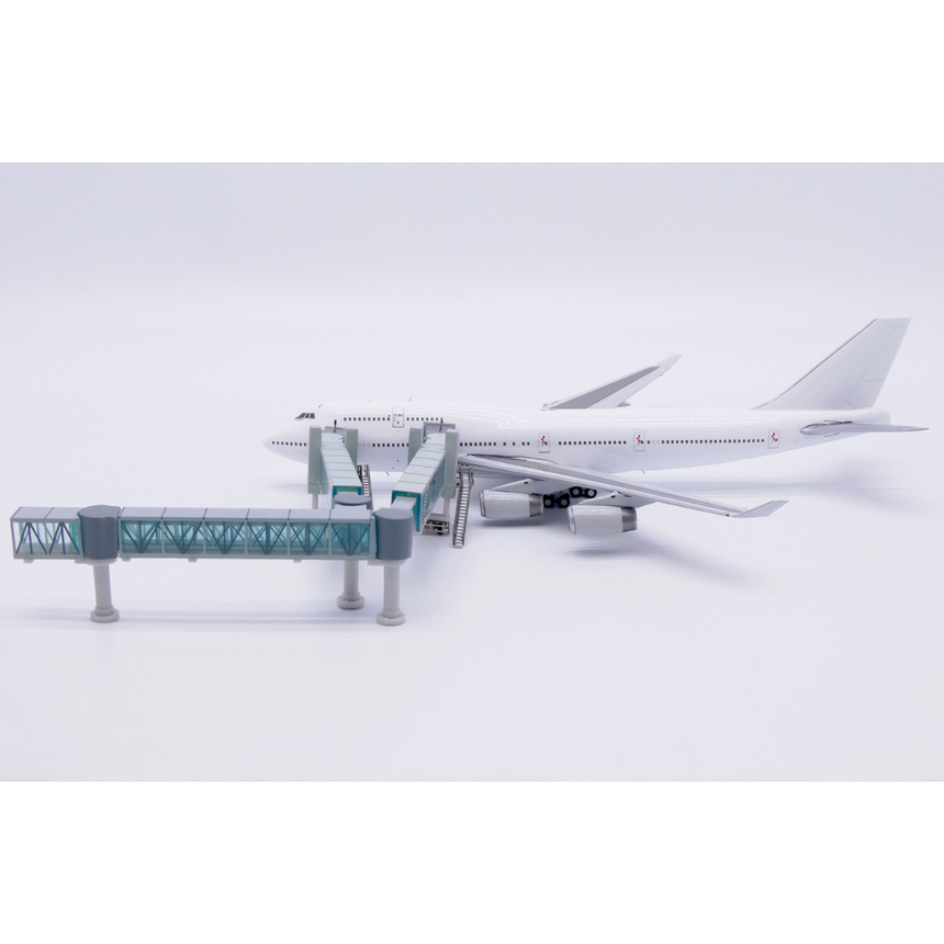 JC Wings Air Passenger Bridge B747 (Green) 1/400 Scale Model Accessory