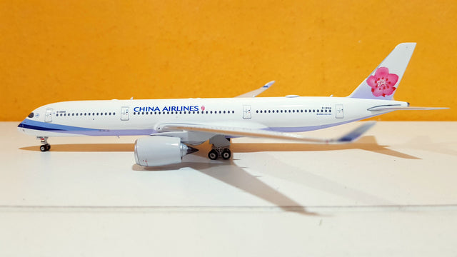 Phoenix China Airlines Airbus A350-900 B-18916 1/400 Aircraft Scale Model