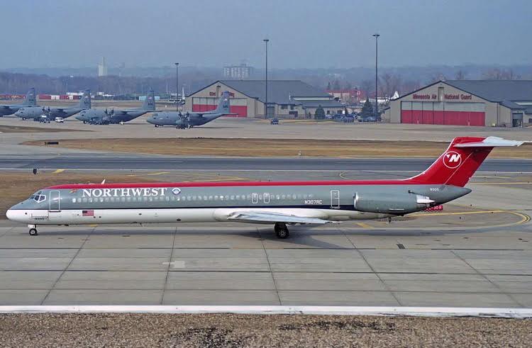 Phoenix Northwest McDonnell Douglas MD-82 N307RC 1/400 Aircraft Scale Model