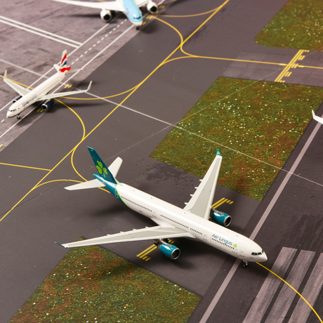 1/400 & 1/500 Scale Foldable Hard-Board Airport Mat 2