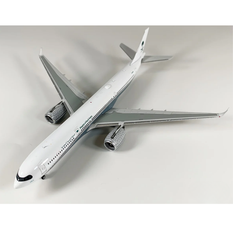 Phoenix Desert Wings Aviation Airbus A330-900neo HZ-MDA 1/400 Aircraft Scale Model