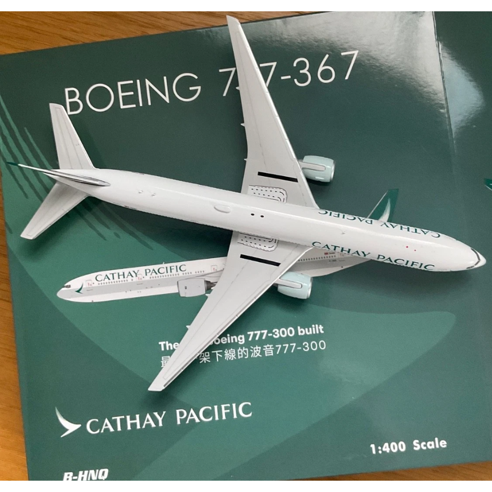 Phoenix Cathay Pacific Boeing B777-300 B-HNQ 1/400 Aircraft Scale Model