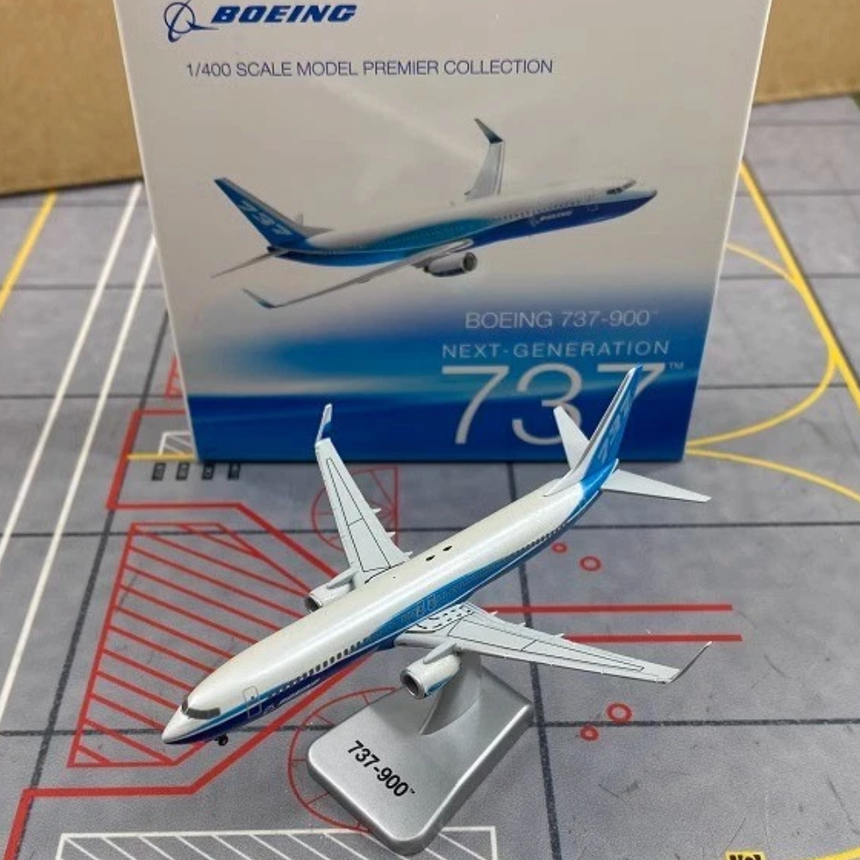 Hogan Boeing 737-900WW 1/400 Aircraft Scale Model