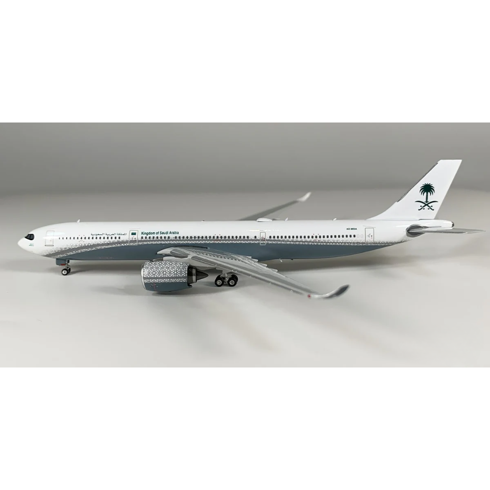 Phoenix Desert Wings Aviation Airbus A330-900neo HZ-MDA 1/400 Aircraft Scale Model