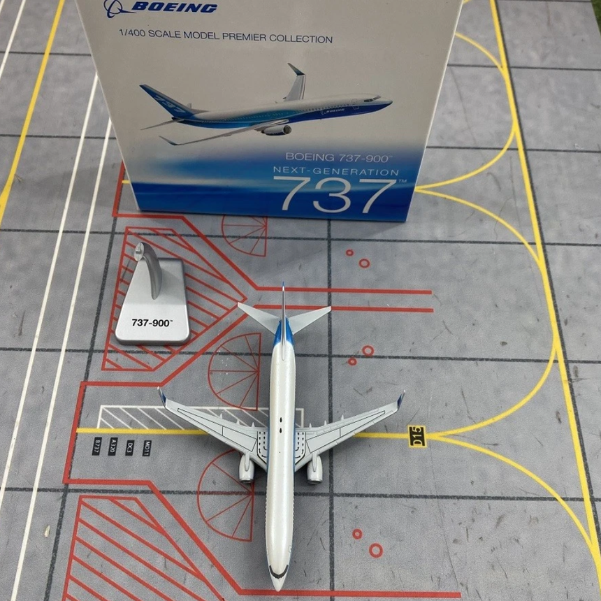 Hogan Boeing 737-900WW 1/400 Aircraft Scale Model