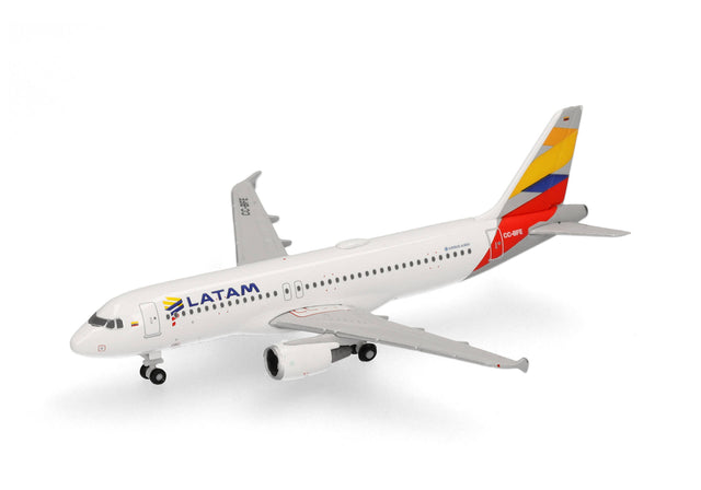 Herpa LATAM Airlines Chile Airbus A320 - Chile Flag livery - CC-BFE 1/500 Aircraft Scale Model