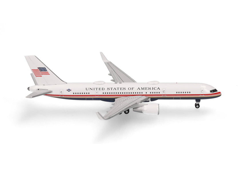 Herpa U.S. Air Force Boeing VC-32 "Air Force Two" – 99-0003, 1st Airlift Squadron, Joint Base Andrews 1/500 Aircraft Scale Model