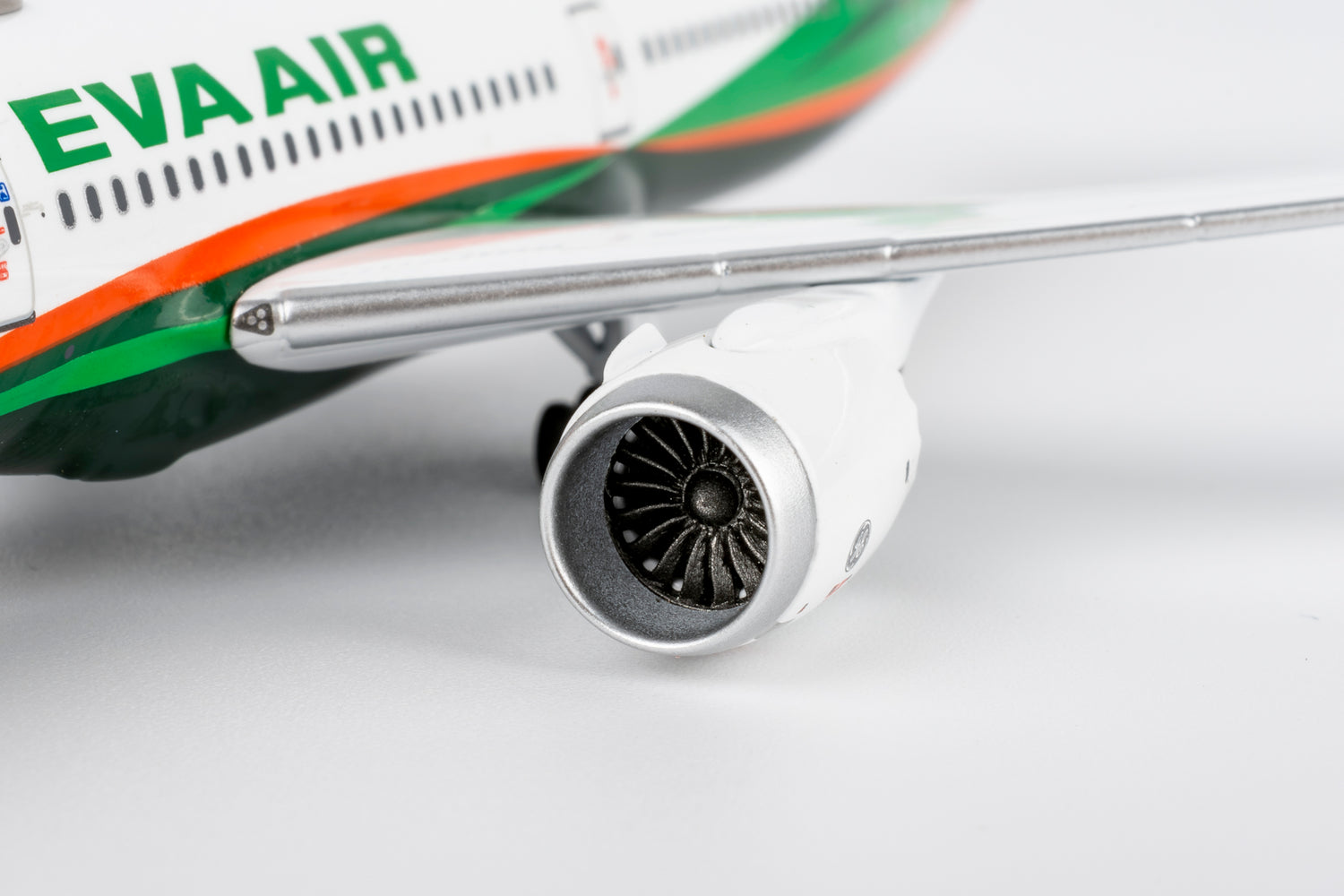 NG Models Eva Airways Boeing 787-9 Dreamliner B-17882 1/400 Aircraft Scale Model