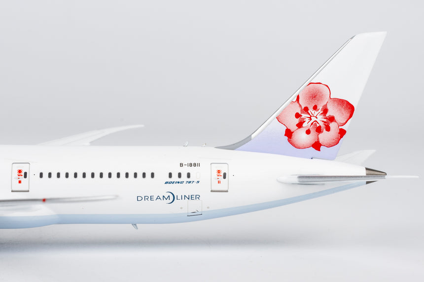 NG Models China Airlines Boeing 787-9 Dreamliner B-18811 (first 787-9 for China Airlines) (Ultimate) 1/400 Aircraft Scale Model