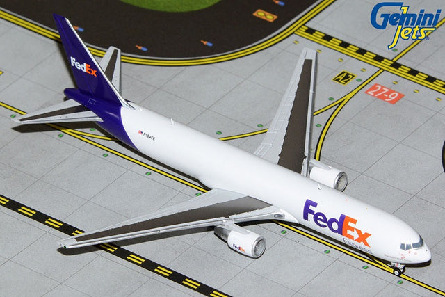 GeminiJets Fedex Express Boeing 767-300ERF(W) N104FE 1/400 Aircraft Scale Model