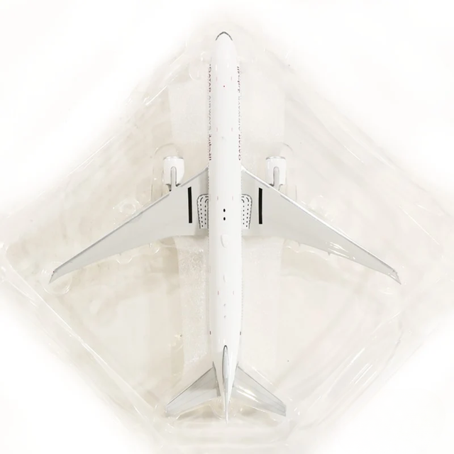 Phoenix Qatar Airways Boeing 777-300ER A7-BOC 1/400 Aircraft Scale Model