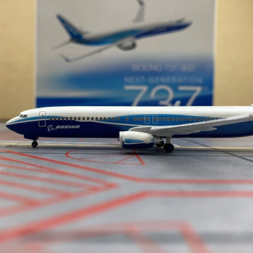 Hogan Boeing 737-900WW 1/400 Aircraft Scale Model