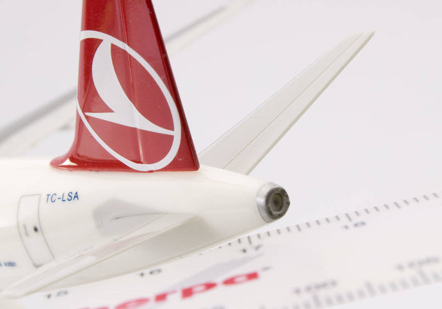 Herpa Turkish Airlines Airbus A321neo TC-LSA 1/200 Aircraft Scale Model