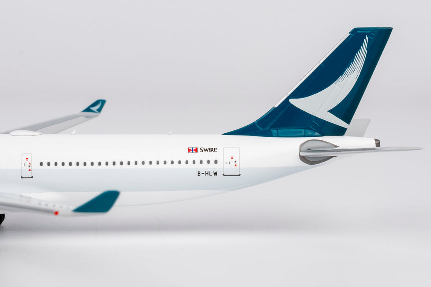 NG Models Cathay Pacific Airways Airbus A330-300 B-HLW 1/400 Aircraft Scale Model