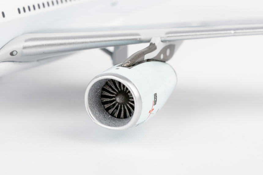 NG Models Cathay Pacific Airways Airbus A330-300 B-HLW 1/400 Aircraft Scale Model