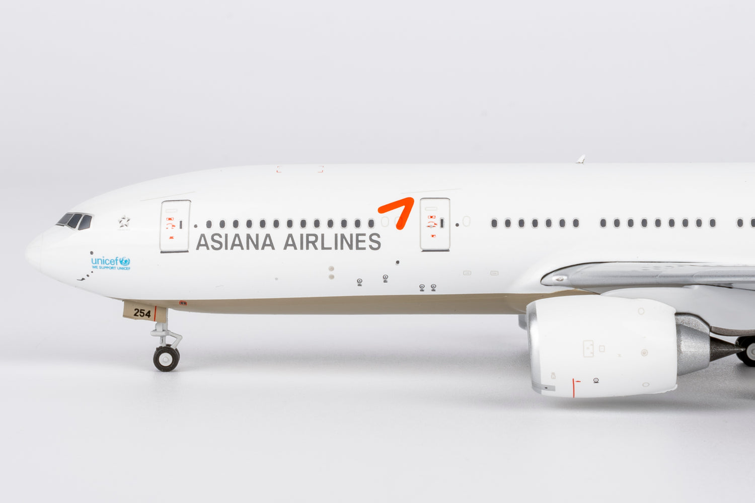 NG Models Asiana Airlines Boeing 777-200ER HL8254 1/400 Scale