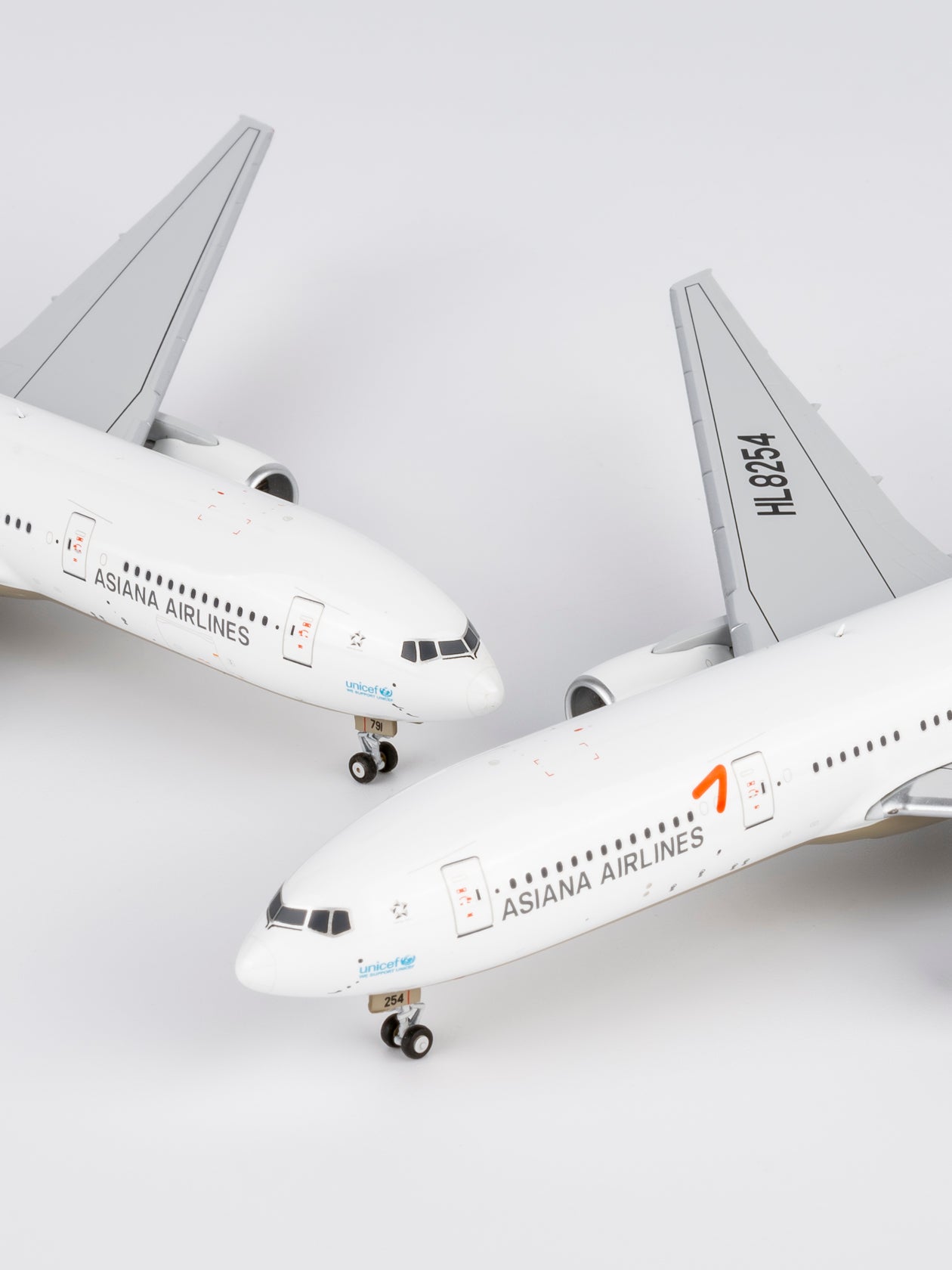 NG Models Asiana Airlines Boeing 777-200ER HL8254 1/400 Scale