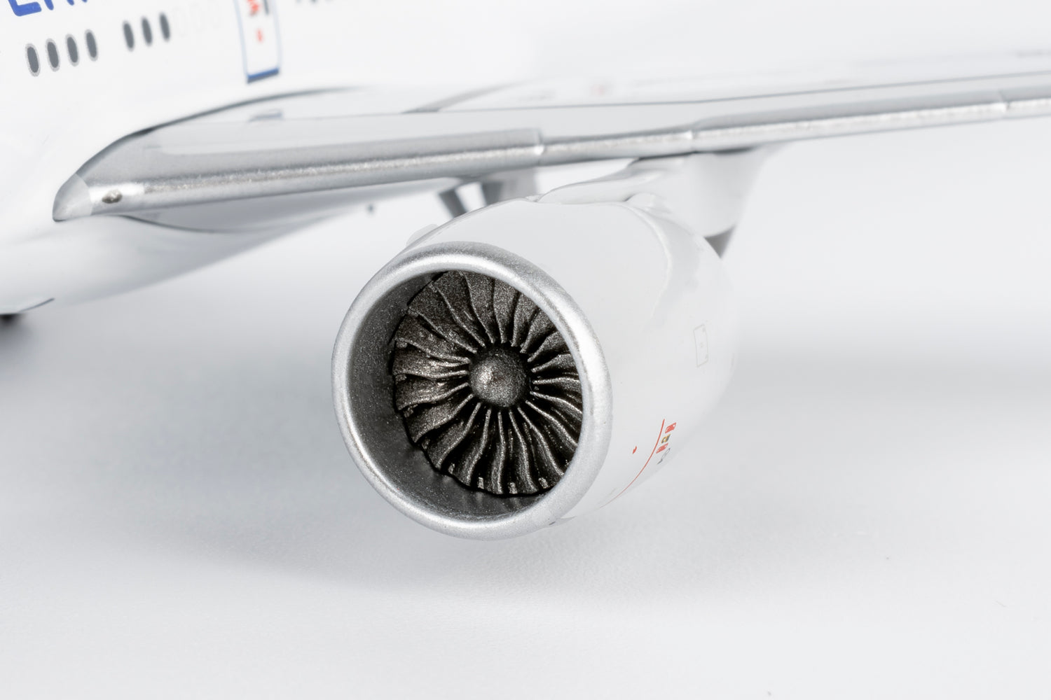 NG Models China Eastern Airlines Boeing 777-300ER B-2025 1/400 Scale