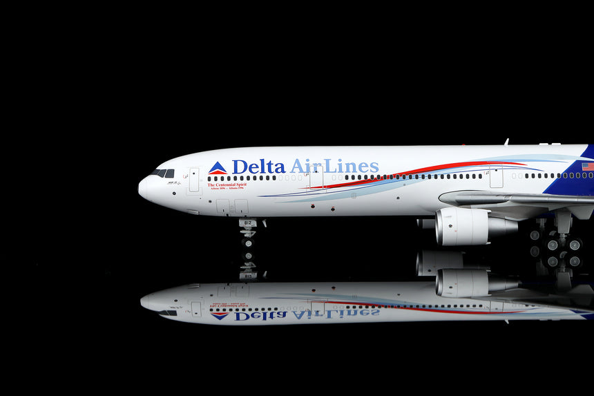 SQ Wings Delta Air Lines Special Delivery Livery McDonnell Douglas MD-11 N812DE 1/200 Aircraft Scale Model
