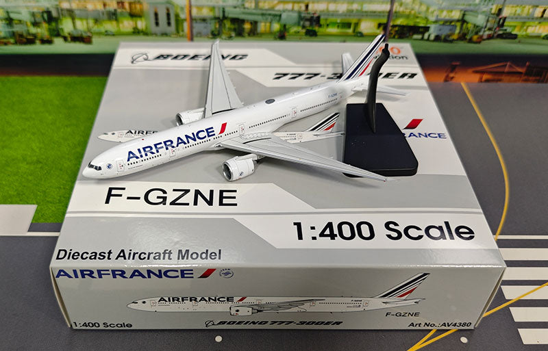 Aviation400 Air France Boeing 777-328ER F-GZNE (detachable gear) 1/400 Aircraft Scale Model