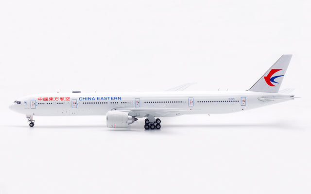 Aviation400 China Eastern Airlines Boeing 777-300ER B-2025 (detachable gear) 1/400 Aircraft Scale Model