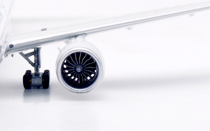 Aviation400 China Eastern Airlines Boeing 777-300ER B-2025 (detachable gear) 1/400 Aircraft Scale Model