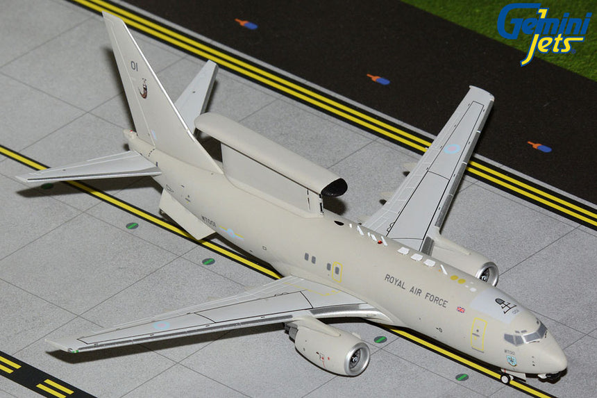 GeminiJets Royal Air Force E-7 Wedgetail AEW1 (Boeing B737 AEW1) WT001 (upgraded stand) 1/200 Scale