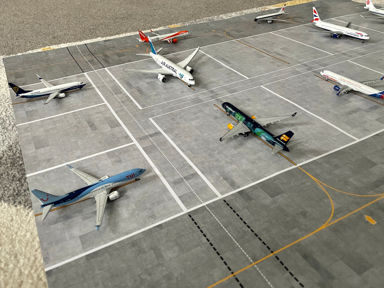 AMS 1/400 & 1/500 Scale Airport Parking Stands Paper Mat