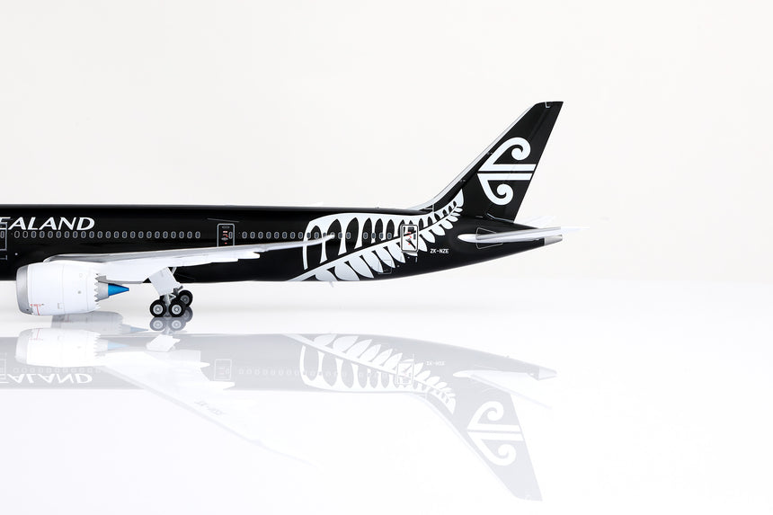SQ Wings AIR NEW ZEALAND All Black livery Boeing B787-9 ZK-NZE 1/200 Aircraft Scale Model