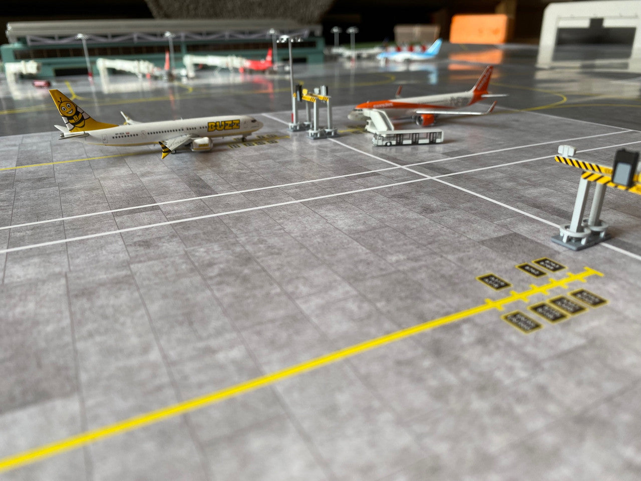 AMS 1/400 Scale Two Sheet Paper Airport Mat