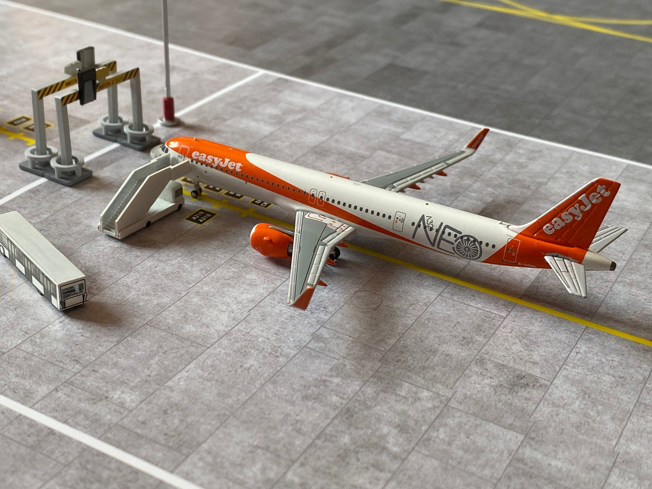 AMS 1/400 Scale Two Sheet Paper Airport Mat