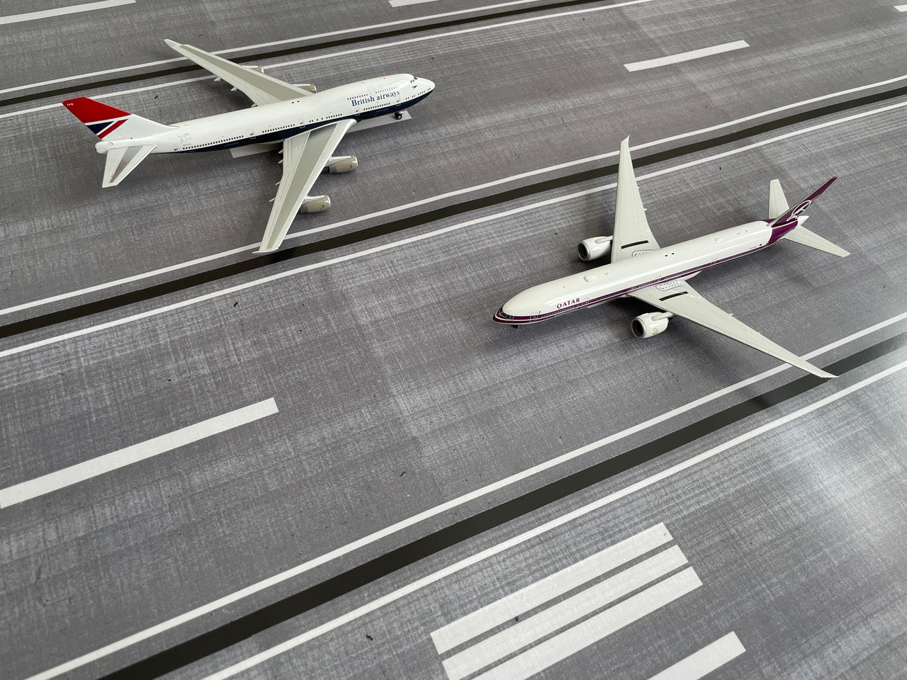 AMS 1/400 & 1/500 Scale Paper Airport Runway Mat