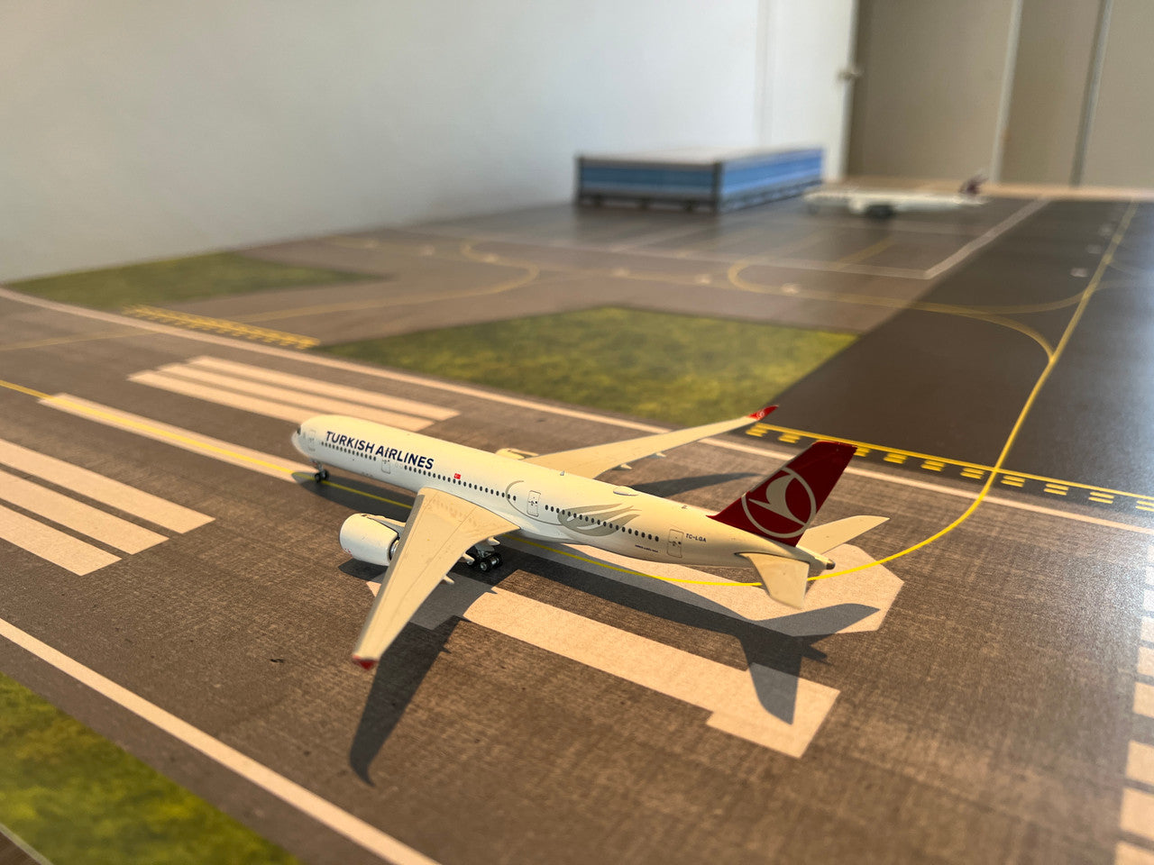 AMS 1/400 & 1/500 Scale Airport And Runway Paper Mat With Terminal