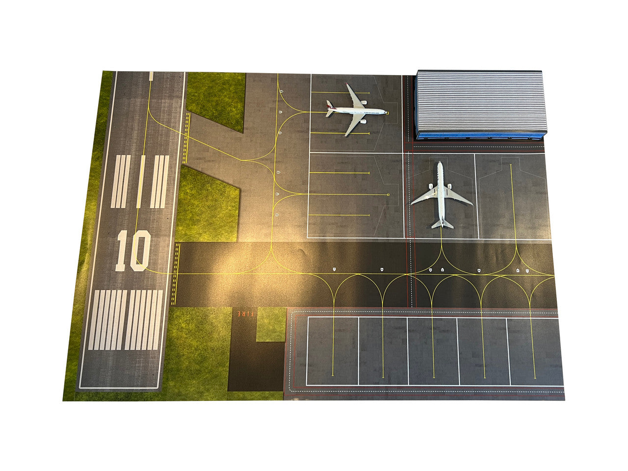 AMS 1/400 & 1/500 Scale Airport And Runway Paper Mat With Terminal
