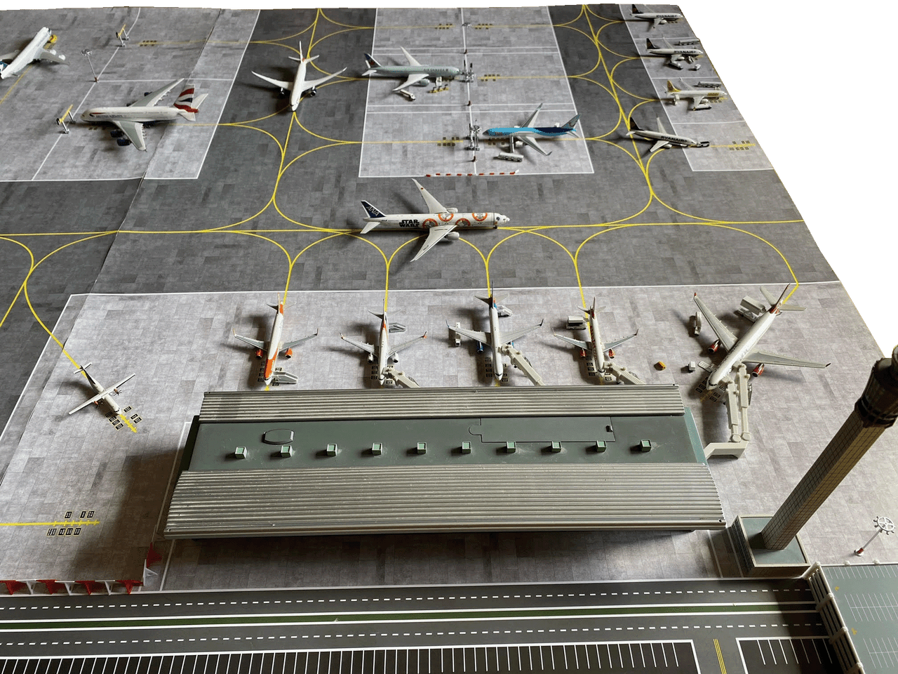 AMS 1/400 Scale Two Sheet Paper Airport Mat